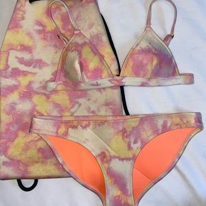 TRIANGL TIE DYE BIKINI SET!